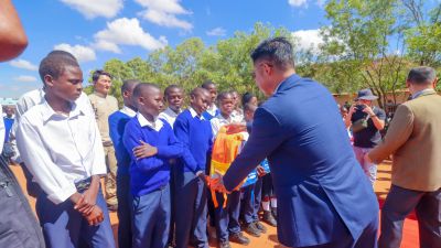 Soutien à l’éducation : COMMUS contribue à la distribution de 2 000 kits scolaires à Kolwezi